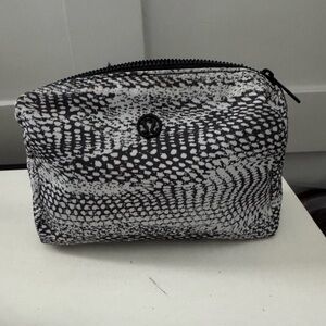 Lululemon cosmetic pouch